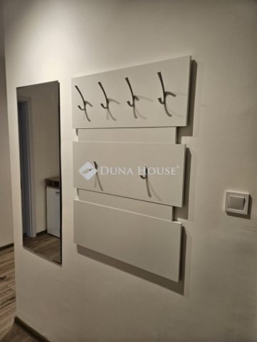 Kiadó panellakás, albérlet, Pécsett 180 E Ft / hó, 2 szobás