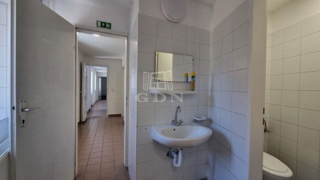 Kiadó iroda, Székesfehérvárott 690 E Ft / hó