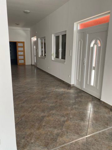Eladó családi ház, Szadán 125 M Ft, 4 szobás
