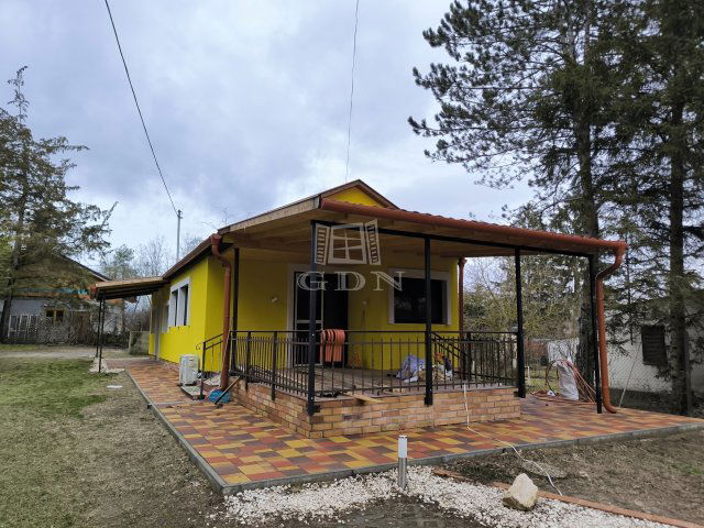 Eladó családi ház, Pócsmegyeren 48.9 M Ft, 1+2 szobás