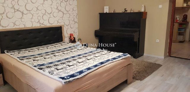 Eladó családi ház, Pócsmegyeren 79 M Ft, 5 szobás