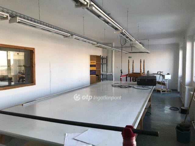 Kiadó ipari ingatlan, Komlón 1188 E Ft / hó