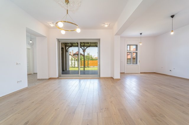 Eladó családi ház, Cegléden 159 M Ft, 5 szobás