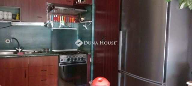 Eladó családi ház, Pécsett 59.2 M Ft, 3 szobás