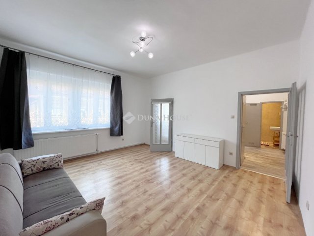 Kiadó téglalakás, albérlet, Szombathelyen 150 E Ft / hó