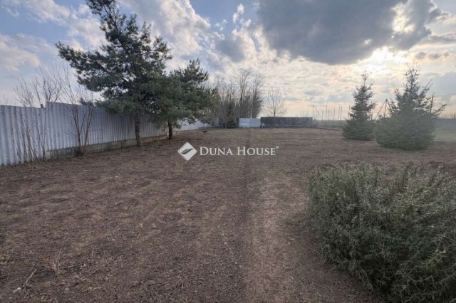 Eladó telek, Úrin 8.18 M Ft / költözzbe.hu