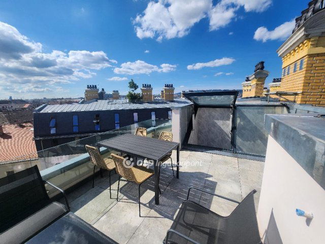 Eladó téglalakás, Budapesten, VI. kerületben 350 M Ft, 3 szobás