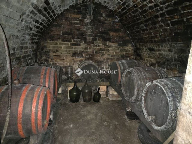 Eladó nyaraló, Pécsett 15 M Ft, 2 szobás / költözzbe.hu