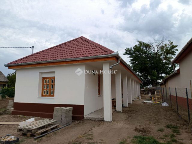 Eladó családi ház, Tápiószentmártonon 36.9 M Ft, 3 szobás