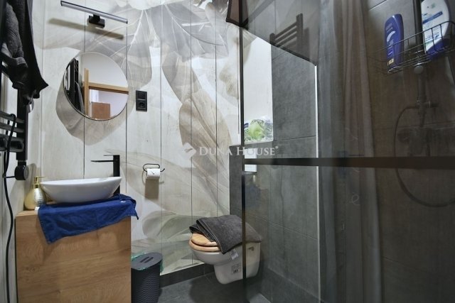 Eladó téglalakás, Budapesten, VI. kerületben 49.75 M Ft