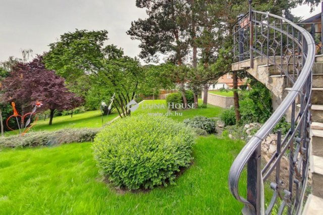 Eladó családi ház, Budapesten, II. kerületben 429.9 M Ft