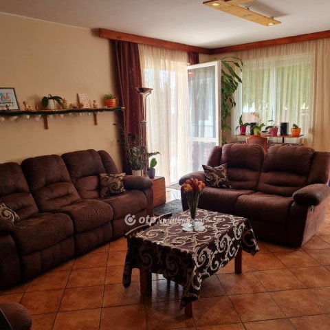 Eladó családi ház, Veszprémben 149.9 M Ft, 8+2 szobás