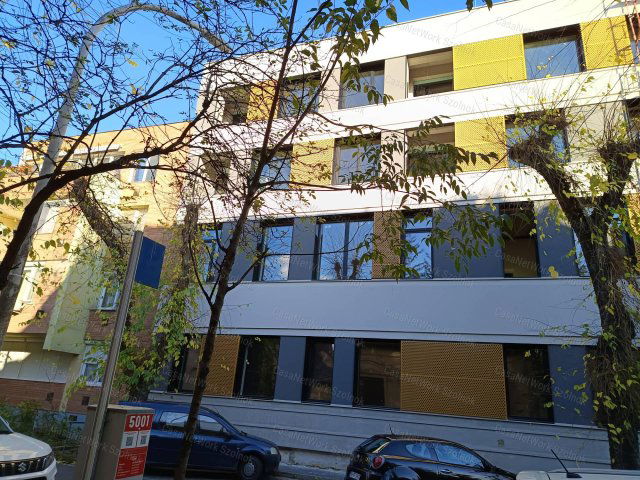 Eladó téglalakás, Szolnokon 81.5 M Ft, 3 szobás