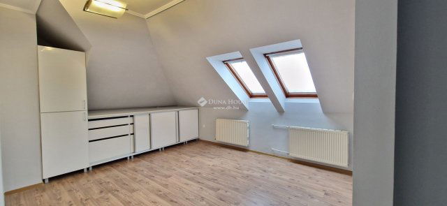 Eladó téglalakás, Nyíregyházán 63.9 M Ft, 4 szobás