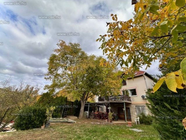 Eladó családi ház, Ürömön 259.9 M Ft, 9 szobás