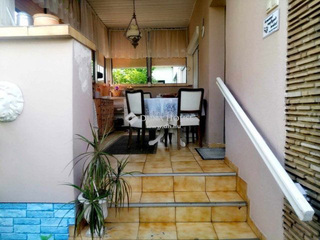 Eladó ikerház, Vasváron 70 M Ft, 4+1 szobás