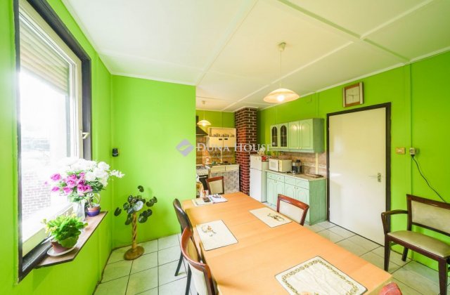 Eladó családi ház, Vecsésen 99 M Ft, 4 szobás