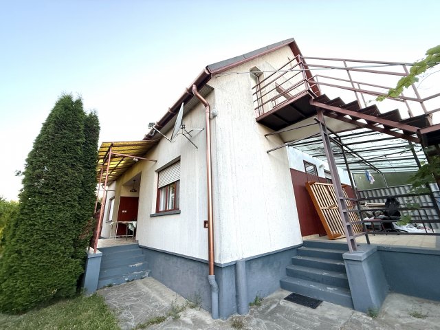 Eladó családi ház, Siófokon 84.9 M Ft, 6 szobás