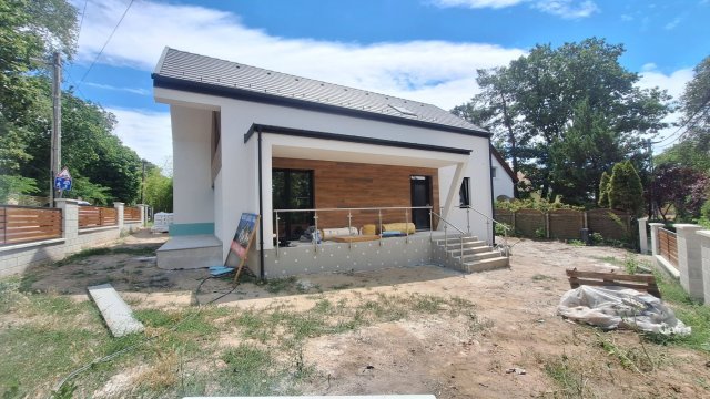 Eladó ikerház, Gödöllőn 150 M Ft, 5 szobás