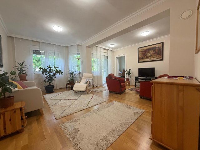Kiadó téglalakás, albérlet, Szegeden 300 E Ft / hó, 3 szobás