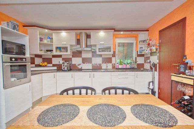 Eladó családi ház, Szigetbecsén 159.9 M Ft, 4 szobás