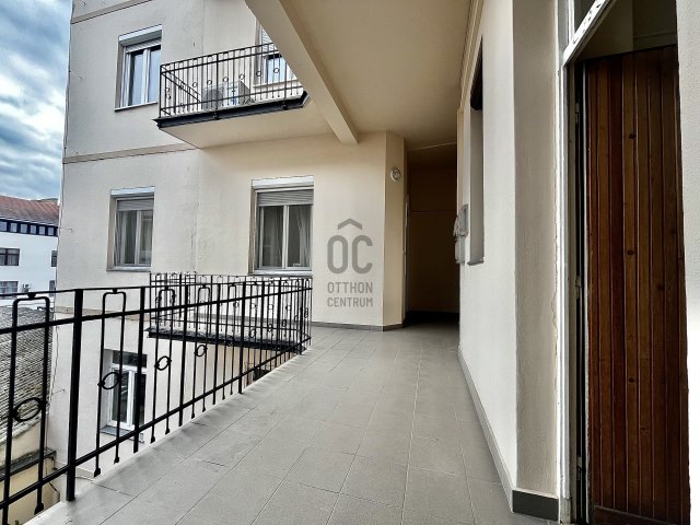 Eladó téglalakás, Győrött 60.85 M Ft, 2 szobás