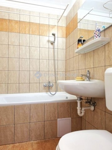 Eladó panellakás, Pécsett 39.9 M Ft, 2 szobás