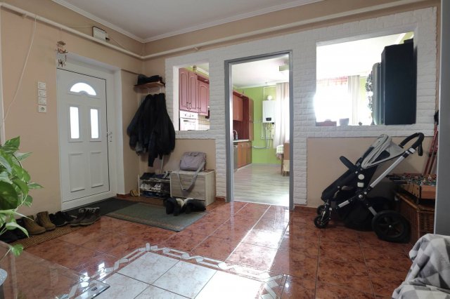 Eladó családi ház, Sándorfalván 124.9 M Ft, 7 szobás