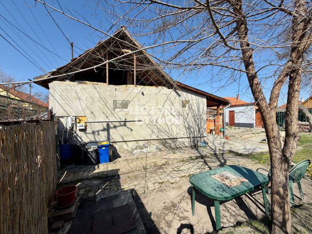 Eladó családi ház, Cegléden 41.5 M Ft, 2 szobás