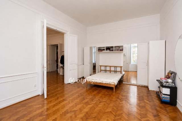 Eladó téglalakás, Budapesten, VI. kerületben 315 M Ft, 2 szobás