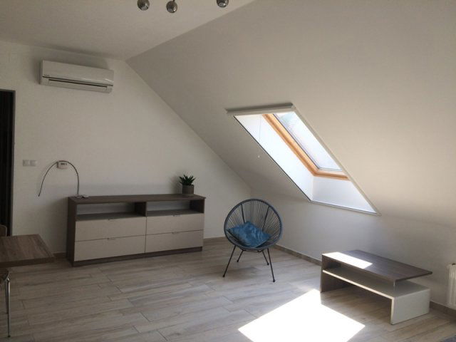 Kiadó téglalakás, albérlet, Pécsett, Munkácsy Mihály utcában