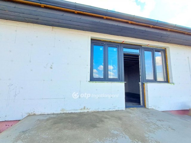 Eladó téglalakás, Kocséren 35 M Ft, 2 szobás