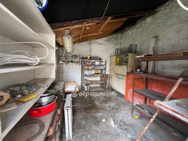 Eladó családi ház, Budapesten, III. kerületben 139.9 M Ft