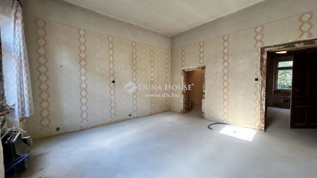Eladó családi ház, Szombathelyen 64.99 M Ft, 6+1 szobás