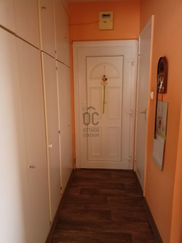 Eladó panellakás, Pécsett 51.9 M Ft, 3 szobás