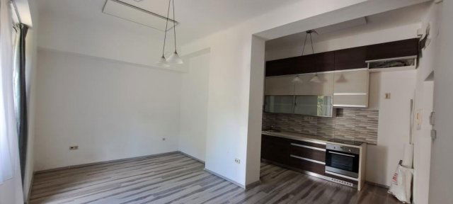 Eladó téglalakás, Kaposváron, Fő utcában 32.9 M Ft, 1 szobás
