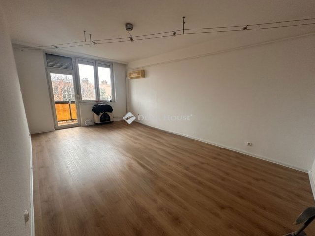 Eladó téglalakás, Kecskeméten 48 M Ft, 2 szobás