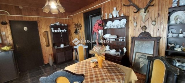 Eladó családi ház, Pécelen 65 M Ft, 4 szobás