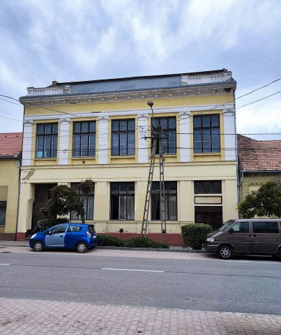 Eladó családi ház, Bátaszéken 95 M Ft, 8+6 szobás
