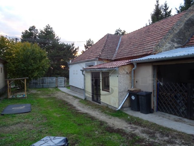 Eladó családi ház, Kajárpécen 34.9 M Ft, 3 szobás