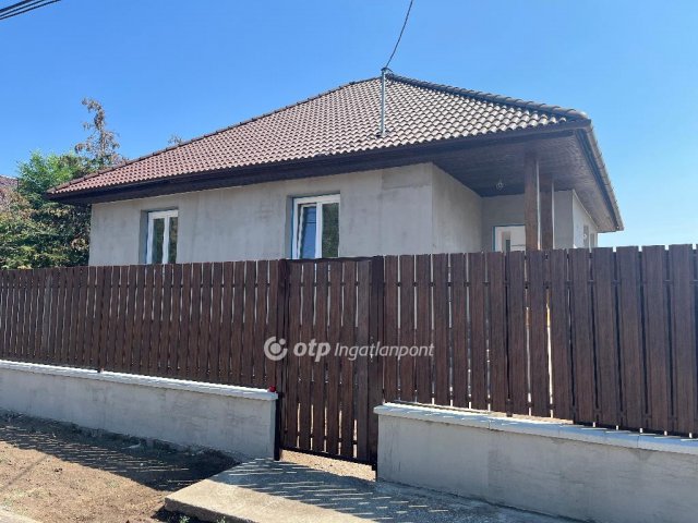 Eladó családi ház, Farmoson 80 M Ft, 3 szobás