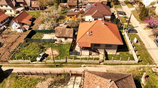 Eladó családi ház, Vácon 109.9 M Ft, 5 szobás