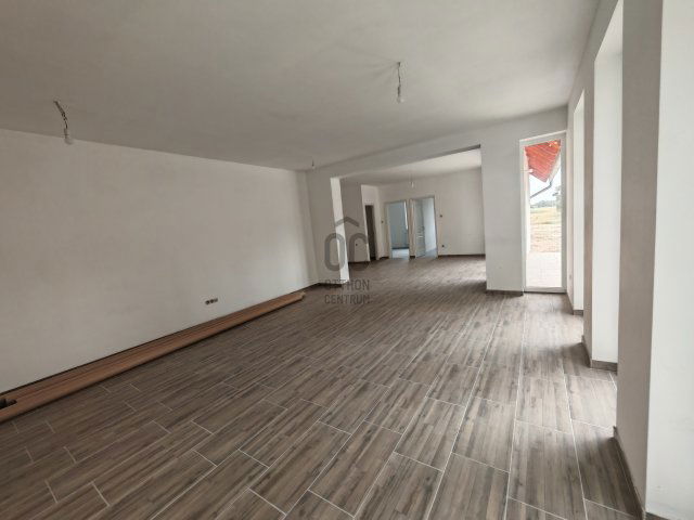 Eladó családi ház, Szigetcsépen 109.9 M Ft, 5 szobás