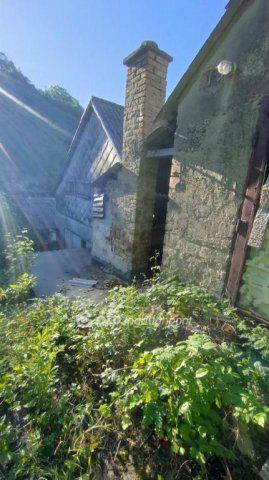 Eladó családi ház, Pécsett 30 M Ft, 1+3 szobás