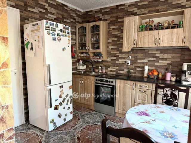 Eladó családi ház, Gárdonyban 75 M Ft, 5 szobás