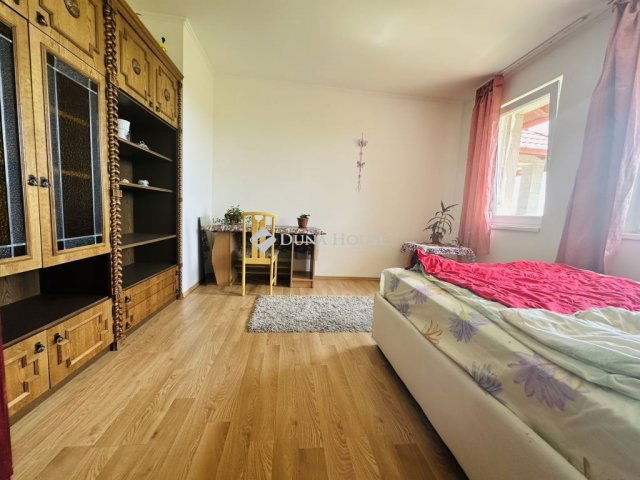 Eladó családi ház, Kesztölcön 129.9 M Ft, 7 szobás