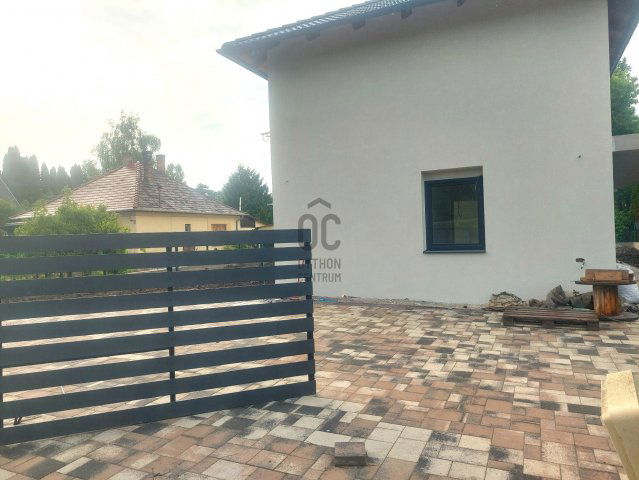 Eladó téglalakás, Siófokon 78.5 M Ft, 3 szobás