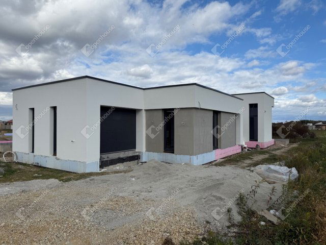 Eladó családi ház, Győrújbaráton 165.9 M Ft, 4 szobás