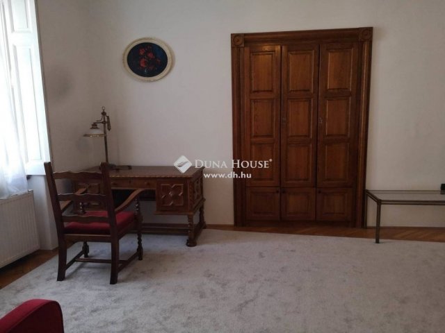 Kiadó téglalakás, albérlet, Pécsett 250 E Ft / hó, 2 szobás