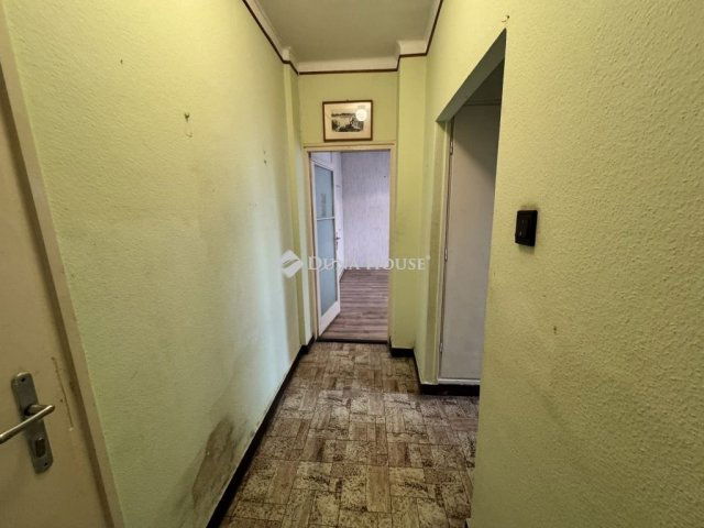 Eladó téglalakás, Kecskeméten 34.9 M Ft, 1 szobás